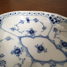 Load image into Gallery viewer, Royal Copenhagen Blue Fluted Half Lace 353| ロイヤルコペンハーゲン ブルーフルーテッド| Royal Copenhagen的复古板 - Stellina