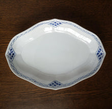 Load image into Gallery viewer, Royal Copenhagen Blue Fluted Half Lace 353| ロイヤルコペンハーゲン ブルーフルーテッド| Royal Copenhagen的复古板 - Stellina