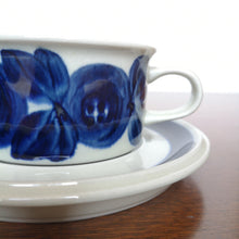 Load image into Gallery viewer, ARABIA Anemone cup&amp;saucer | アラビア アネモネ カップ＆ソーサーA| ARABIA的复古板 - Stellina