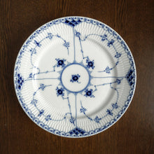 Load image into Gallery viewer, Copia del Royal Copenhagen Blue Fluted Half Lace 627| ロイヤルコペンハーゲン ブルーフルーテッド| Royal Copenhagen的复古板 - Stellina