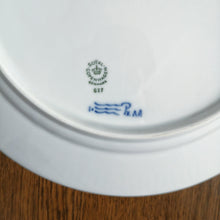Load image into Gallery viewer, Copia del Royal Copenhagen Blue Fluted Half Lace 627| ロイヤルコペンハーゲン ブルーフルーテッド| Royal Copenhagen的复古板 - Stellina