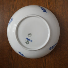 Load image into Gallery viewer, Royal Copenhagen Blue Flower Curved Bowl 1518| ロイヤルコペンハーゲン ボウル| Royal Copenhagen的复古板 - Stellina