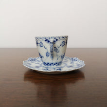 Load image into Gallery viewer, Royal Copenhagen Blue Fluted Half Lace 1038| ロイヤルコペンハーゲン ブルーフルーテッド カップ&ソーサー| Royal Copenhagen的复古板 - Stellina
