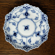 Load image into Gallery viewer, Royal Copenhagen Blue Fluted Half Lace 1038| ロイヤルコペンハーゲン ブルーフルーテッド カップ&ソーサー| Royal Copenhagen的复古板 - Stellina