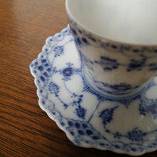 Load image into Gallery viewer, Royal Copenhagen Blue Fluted Half Lace 1038| ロイヤルコペンハーゲン ブルーフルーテッド カップ&ソーサー| Royal Copenhagen的复古板 - Stellina