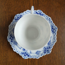Load image into Gallery viewer, Royal Copenhagen Blue Fluted Half Lace 1038| ロイヤルコペンハーゲン ブルーフルーテッド カップ&ソーサー| Royal Copenhagen的复古板 - Stellina