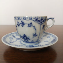 Load image into Gallery viewer, Royal Copenhagen Blue Fluted Half Lace 756| ロイヤルコペンハーゲン ブルーフルーテッド カップ&ソーサー2客| Royal Copenhagen的复古板 - Stellina