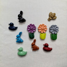 드 이미지 갤러리로 뷰어,SPRING FLOWERS AND ANIMALS HANDMADE WAX CRAYONS GIFT TUB - Stellina