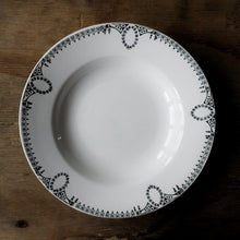 Load image into Gallery viewer, St.Amand | Antique plate アンティークプレート1| St. Amand的复古板 - Stellina