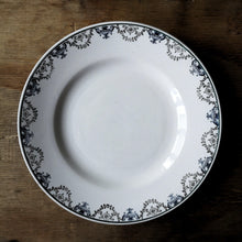 Load image into Gallery viewer, St.Amand | Antique plate アンティークプレート| St. Amand的复古板 - Stellina