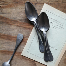 画像をギャラリービューアに読み込む, Vintage pewter spoons ピュータースプーン