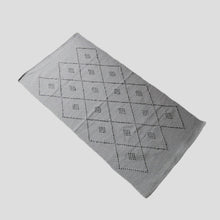 画像をギャラリービューアに読み込む, 【M size】 Handmade rug-Light grey　100 x 50cm - Stellina
