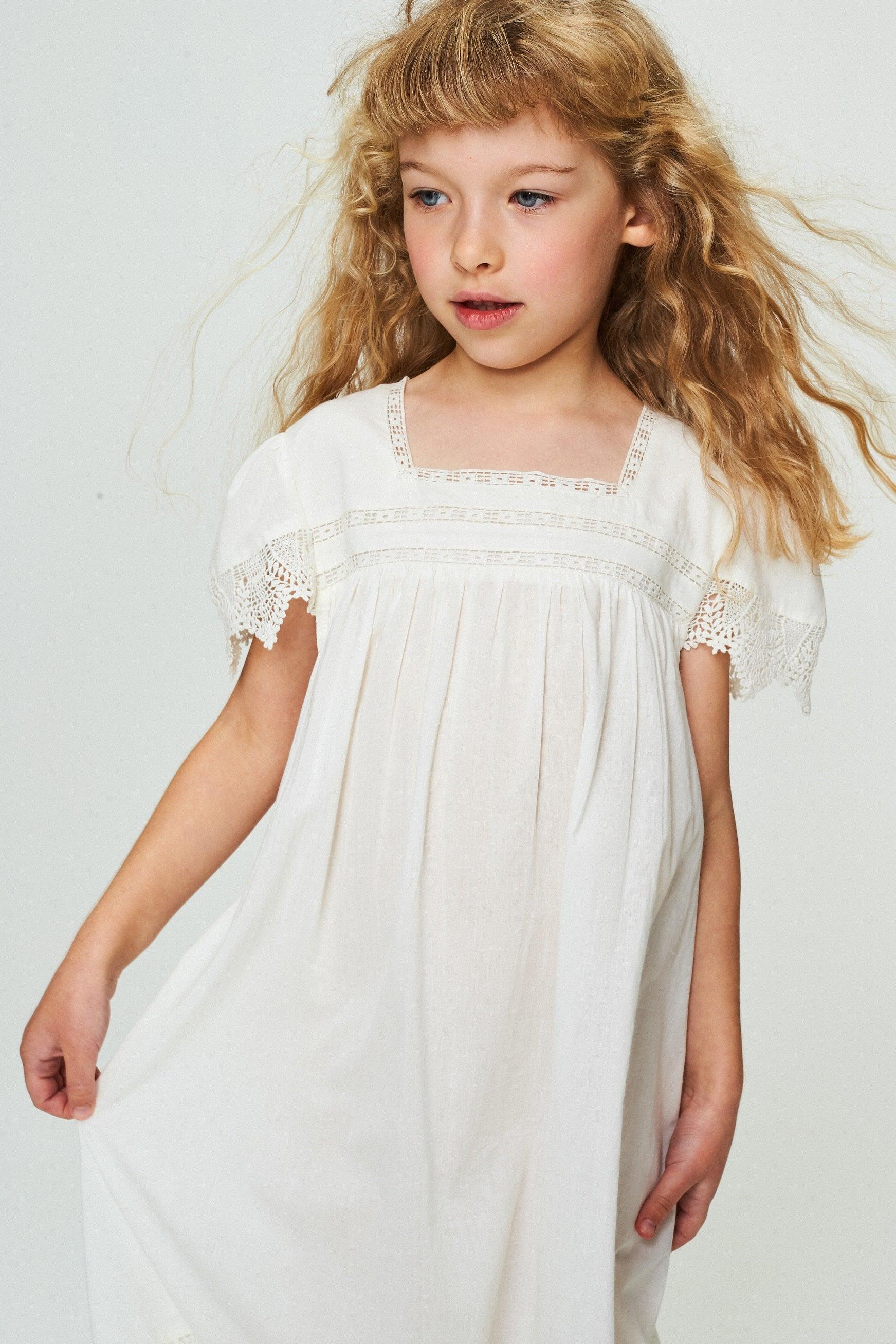 新品FAUNE Embroidered Wren - Vintage White Embroidered Wren - Vintage White – Sage Kids