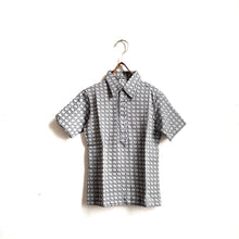 Load image into Gallery viewer, [Unworn] VINTAGE Geometric print polo (dead stock) - Stellina