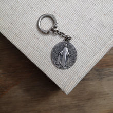 Load image into Gallery viewer, Vintage keyholder フランスヴィンテージキーホルダー | 复古的法国钥匙架 - Stellina